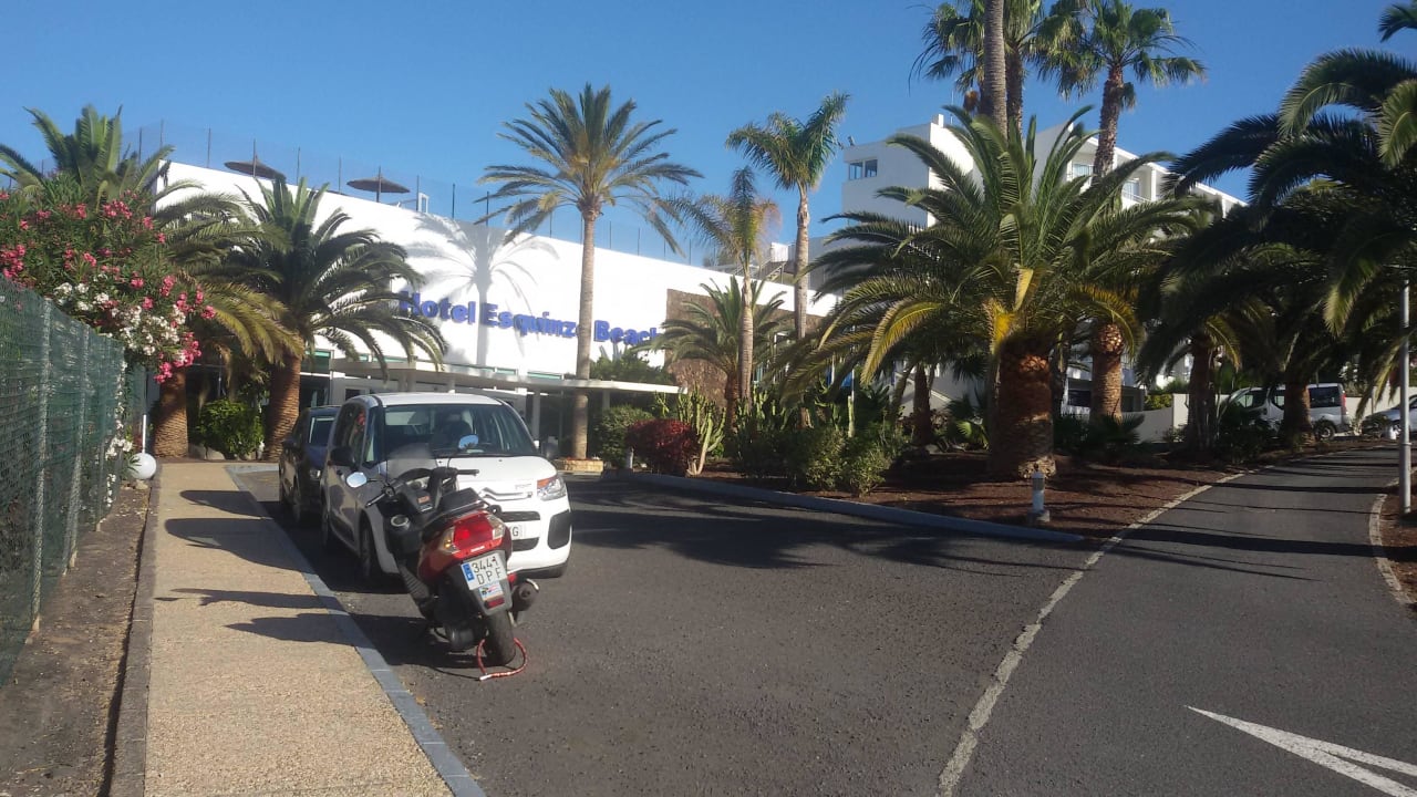 Vor Hotel Eingang  allsun App.-Hotel Esquinzo Beach