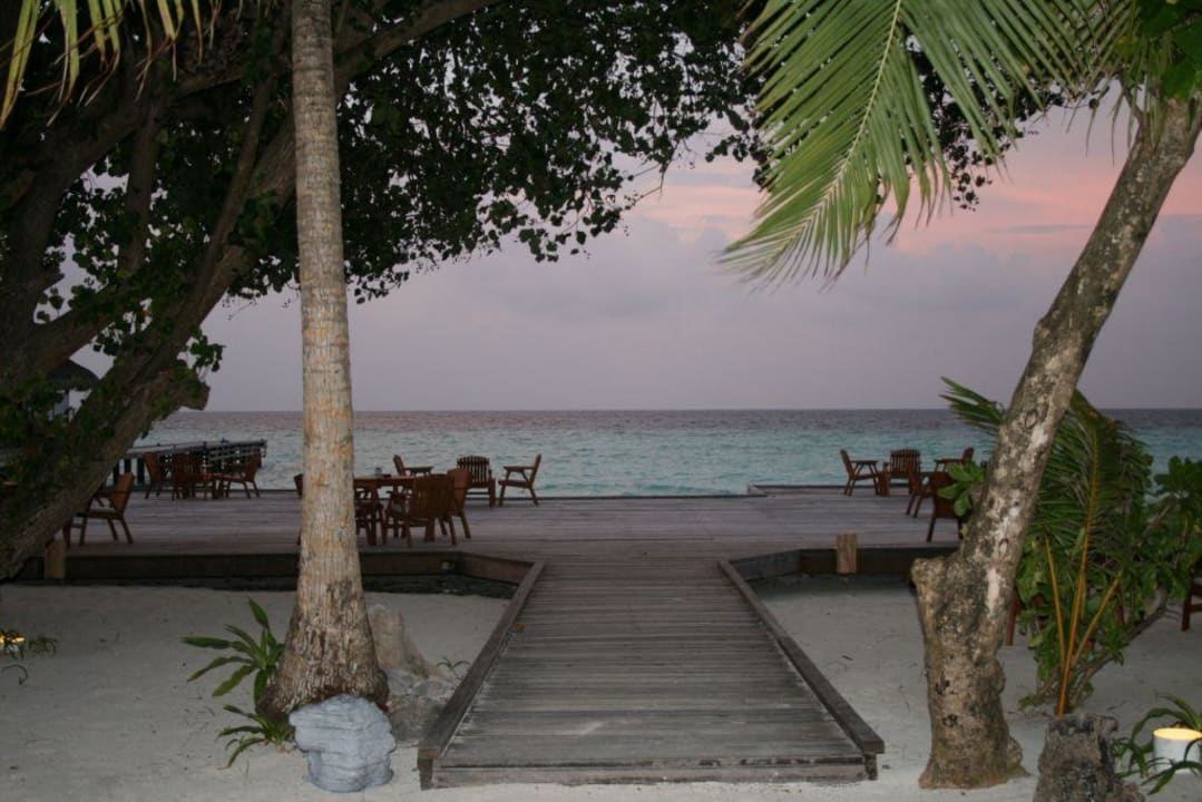 Terrasse vor der Bar Kuramathi Maldives