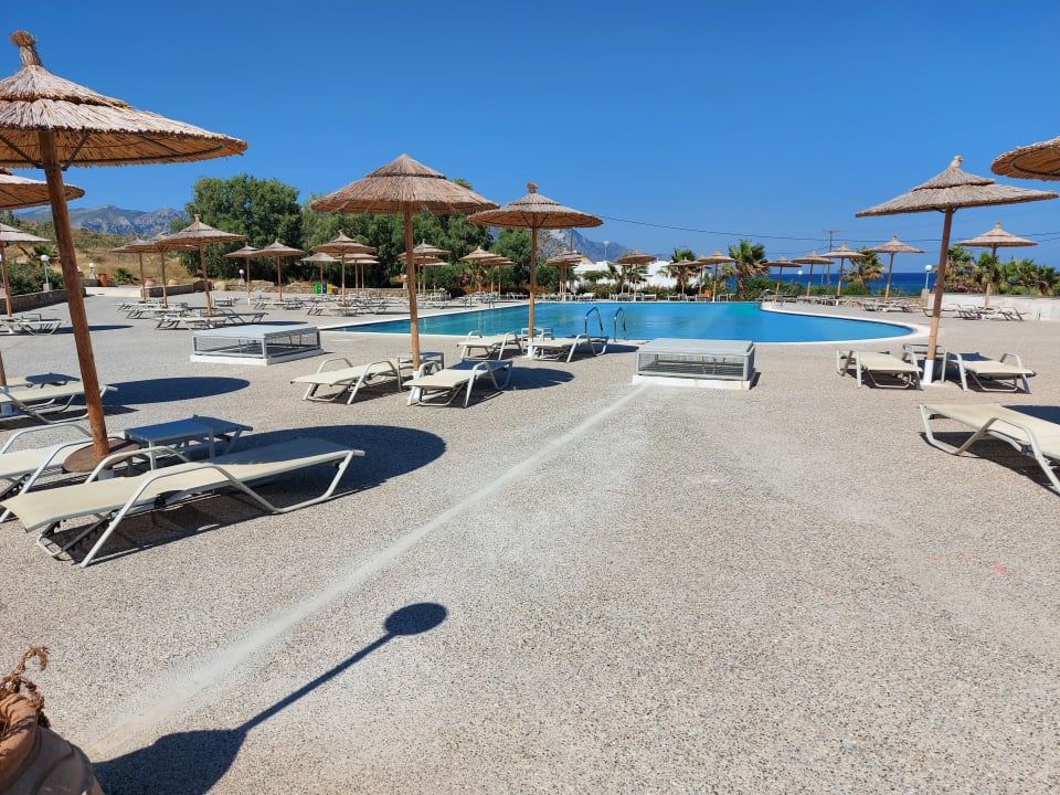 Pool Grand Blue Beach Hotel