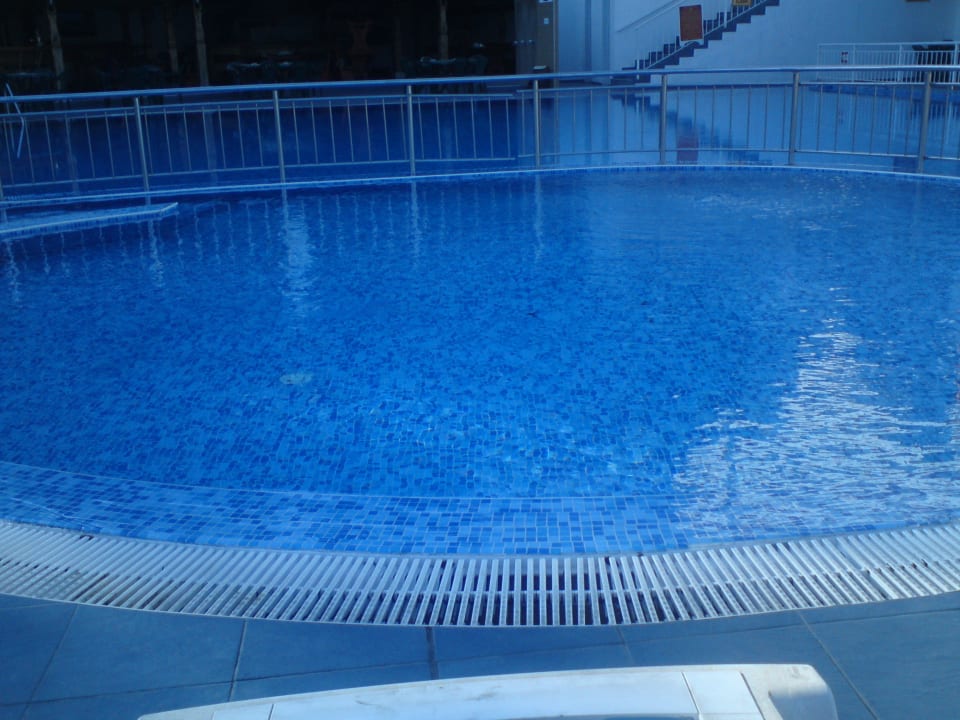 Poolansicht von der Terrasse Hotel Pliska