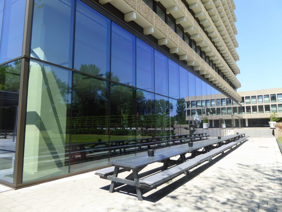 Vor dem Hotel Leonardo Hotel Amsterdam Rembrandtpark