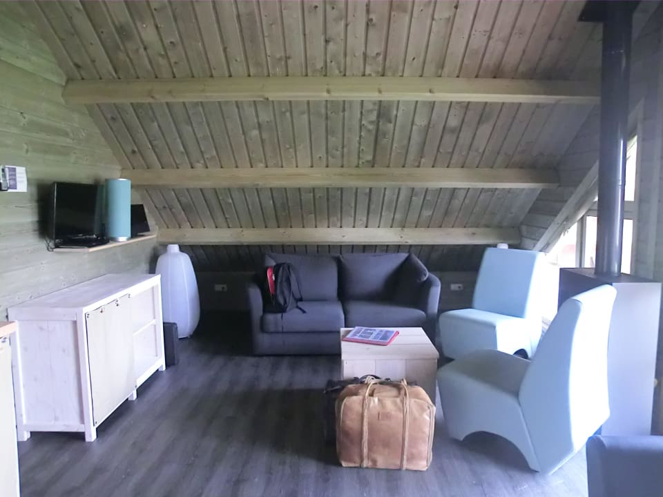 Wohnraum im Deltatent Camping De Pekelinge
