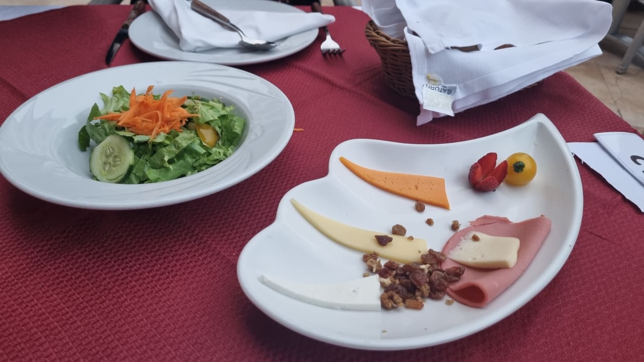 Gastro Saturn Palace Resort Hotel