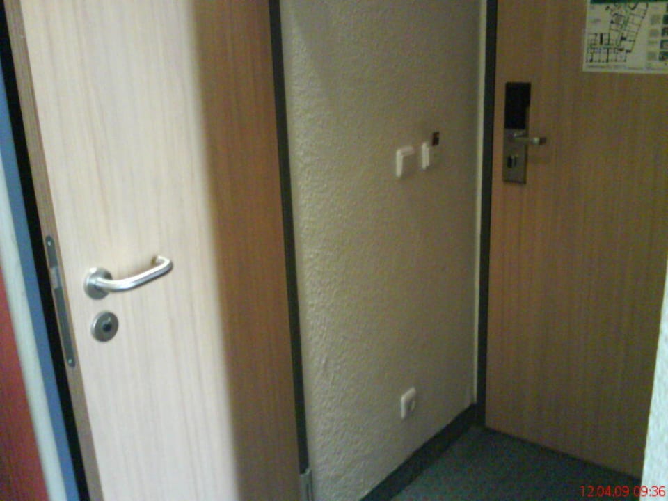 Blick aus dem Wohnbereich in den Flur Garner Hotel Essen - Handelshof