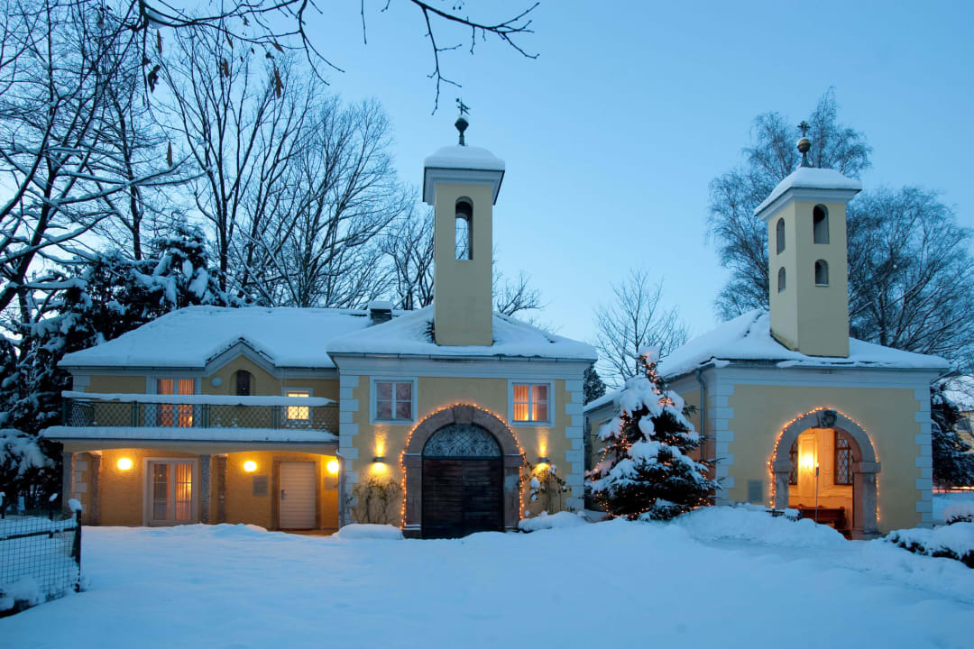 Alte Pfarrei und barocke St. Josephskapelle  ARCOTEL Castellani Salzburg