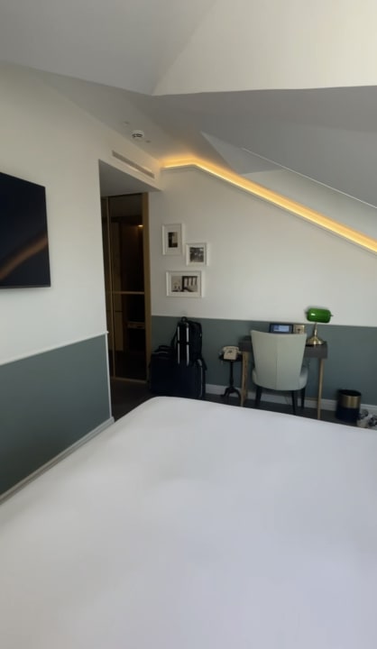 Zimmer The Emerald House Lisbon, Curio Collection by Hilton