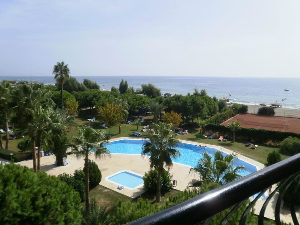 Pool Club Turtas Beach Hotel