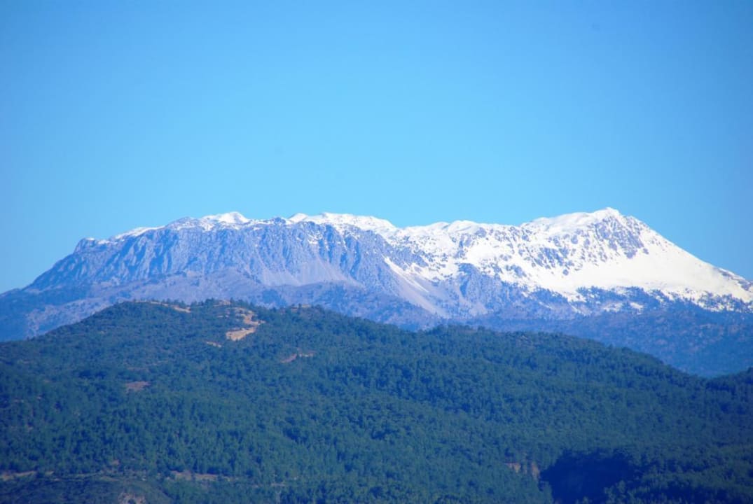Berge noch im Schnee Sunis Evren Beach Resort Hotel & Spa