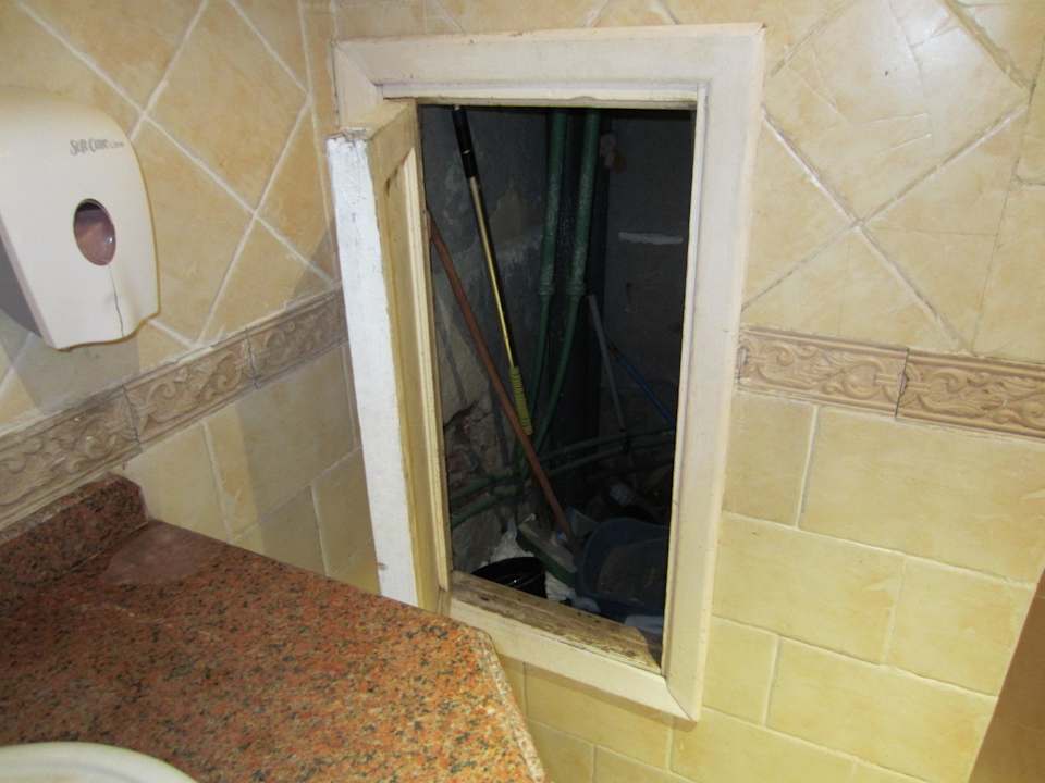 Öffentliche Toilette neben Pool Pickalbatros Alf Leila Wa Leila Resort - Neverland Hurghada