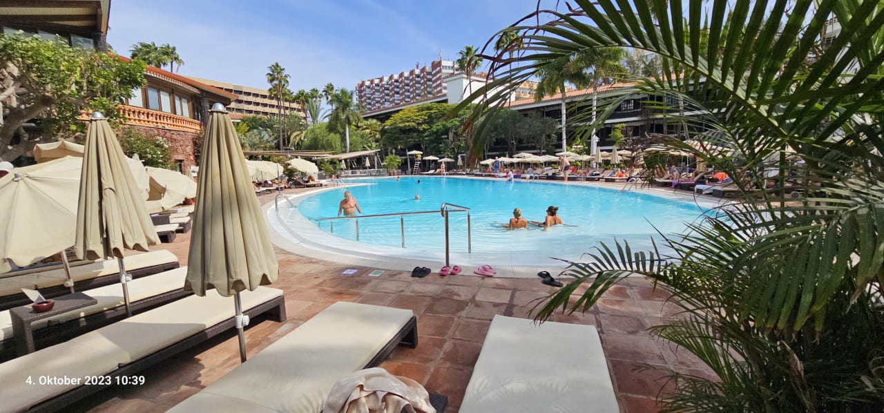 Pool Hotel Parque Tropical