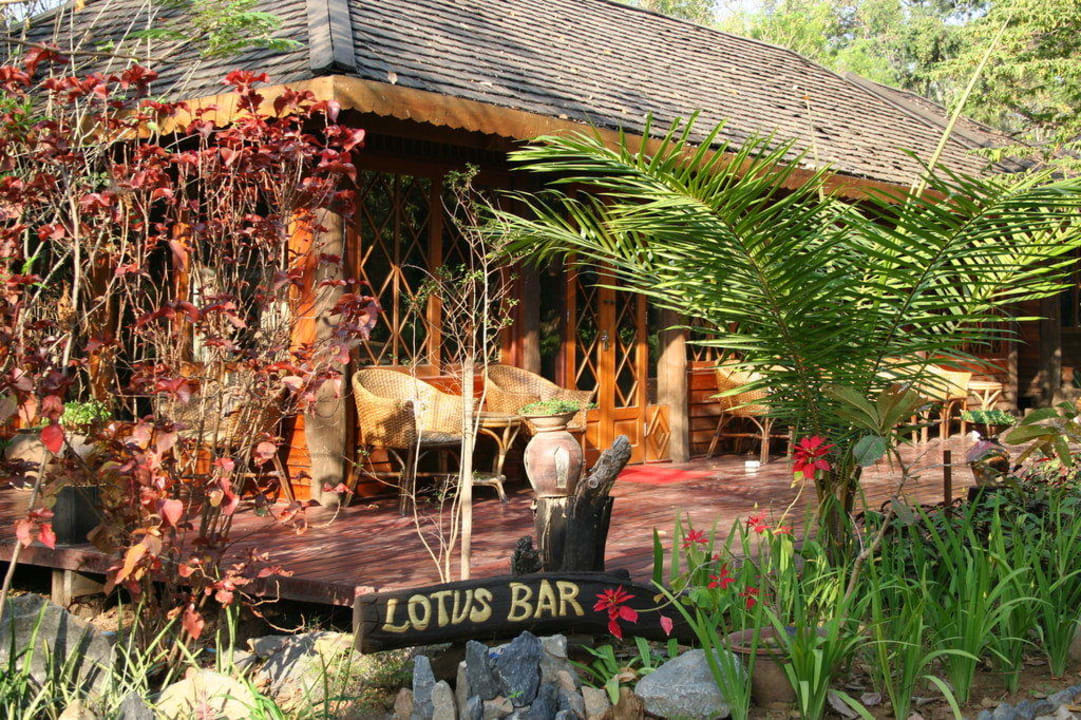 Die Lotus-Bar im Garten Hotel Inle Lake View Resort