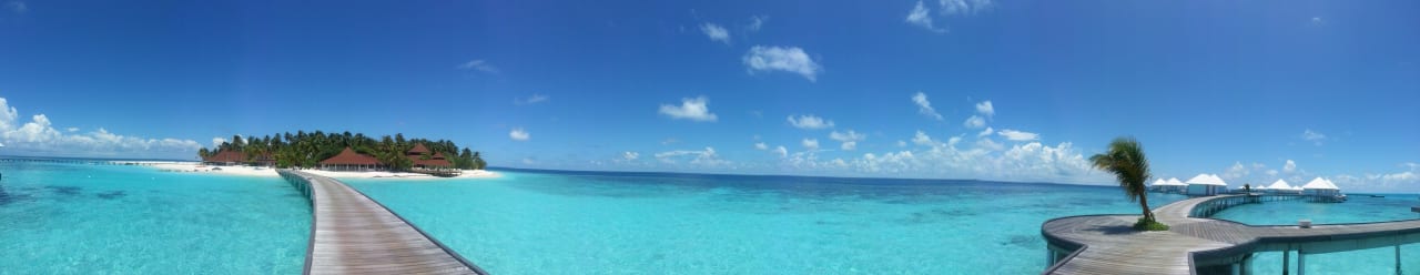 Steg zu Wasservillen Diamonds Thudufushi
