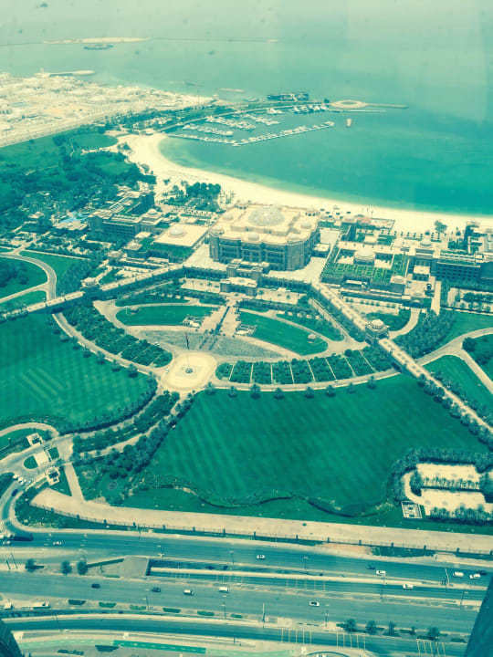 Blick auf den Emirates vom Ethiad Tower Emirates Palace Mandarin Oriental