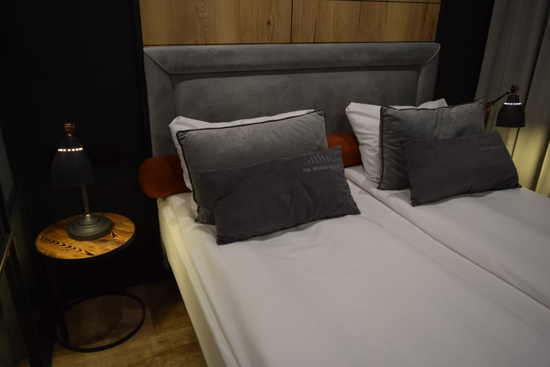 Zimmer The Bridge Suites Hotel