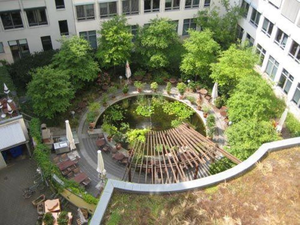 Ausblick auf den Innenhof Vienna House Easy by Wyndham Leipzig