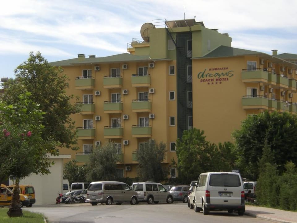 Hotel von der Bushaltestelle fotografiert Hotel Kleopatra Dreams Beach