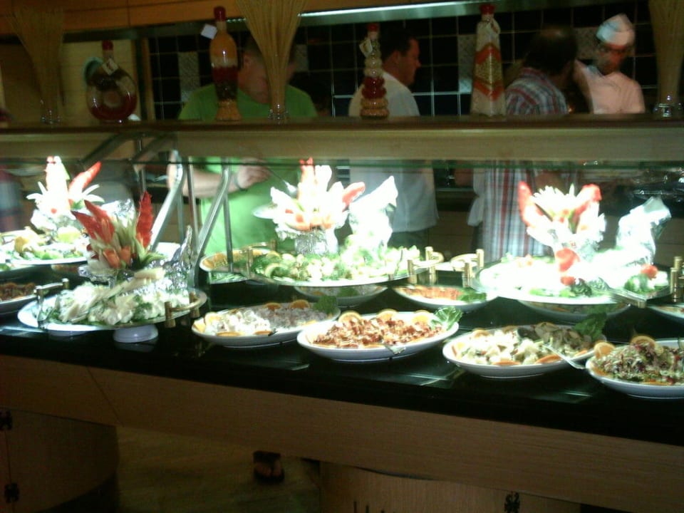 Teil des Salatbüffets Can Garden Resort