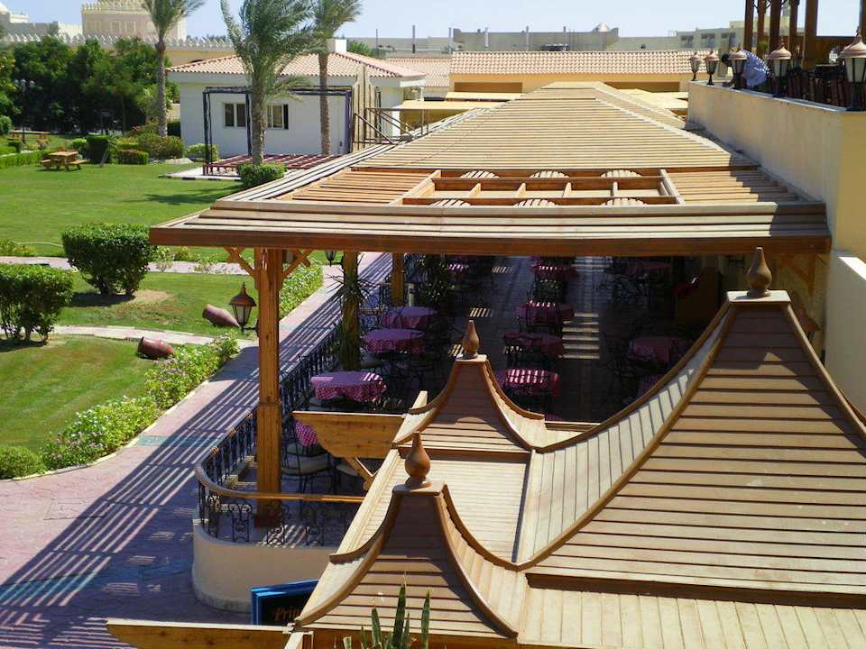 Außenterrasse des Don Camello Pickalbatros Dana Beach Resort - Hurghada