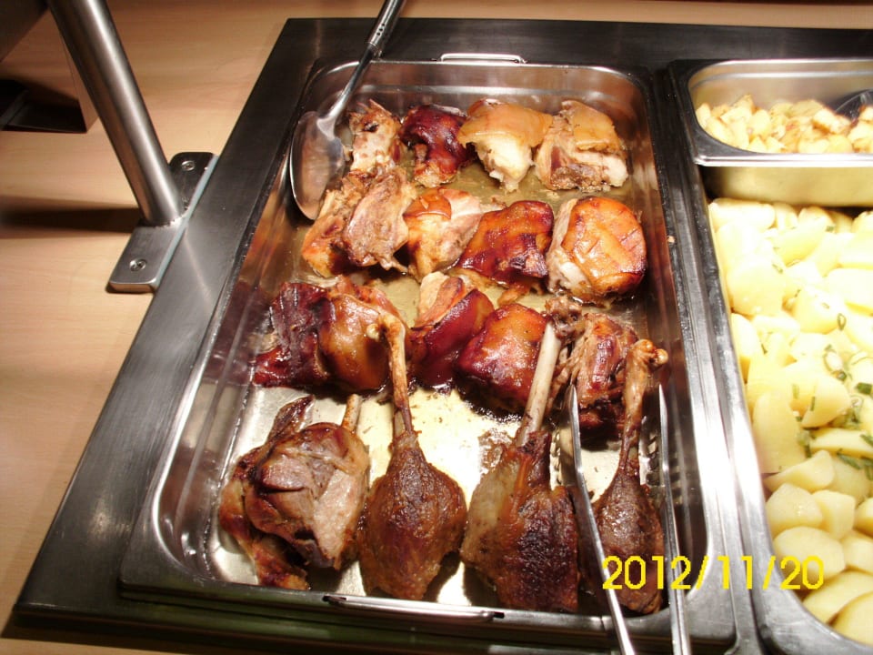 Entenbraten am Abend Hotel Pistono