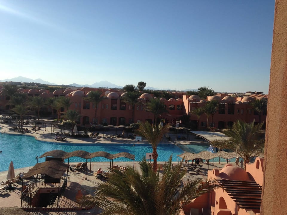 Der Pool von oben Jaz Makadi Oasis Resort