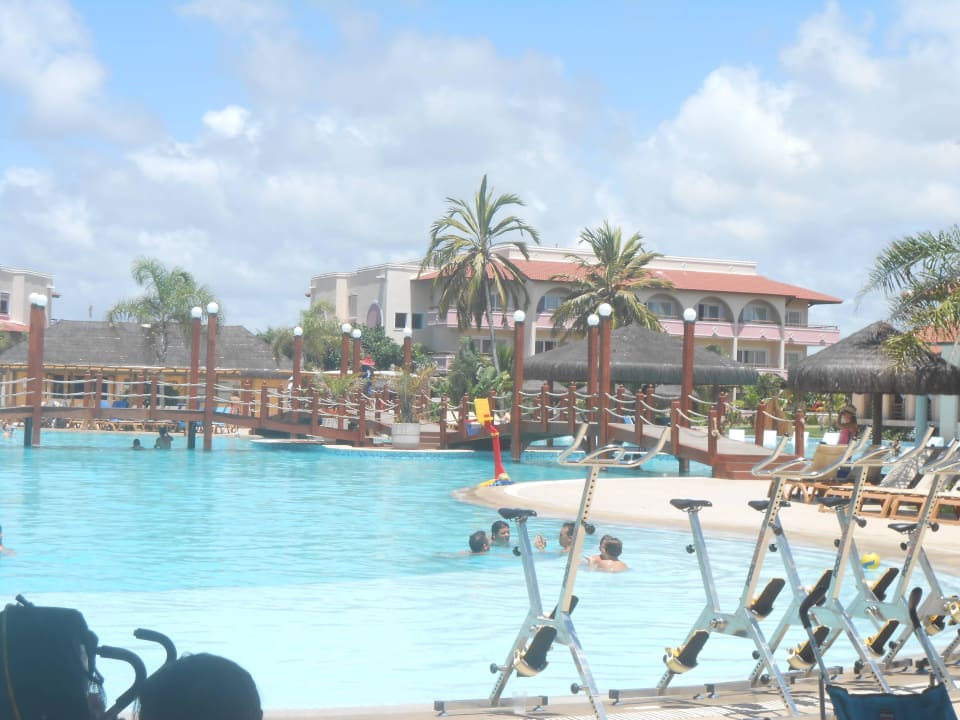 Bici en el agua en piscina general Grand Palladium Imbassai Resort & Spa