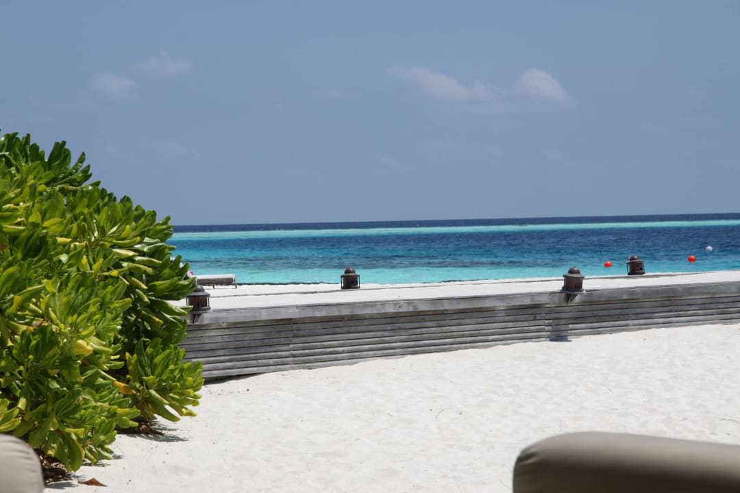 WEg zum Wasserflugzeug Constance Moofushi Maldives
