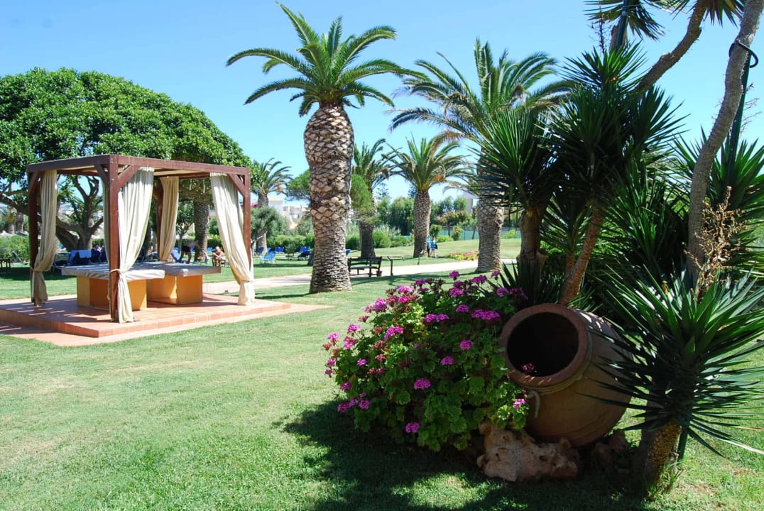 Schöne Gartenanlage Anissa Beach & Village