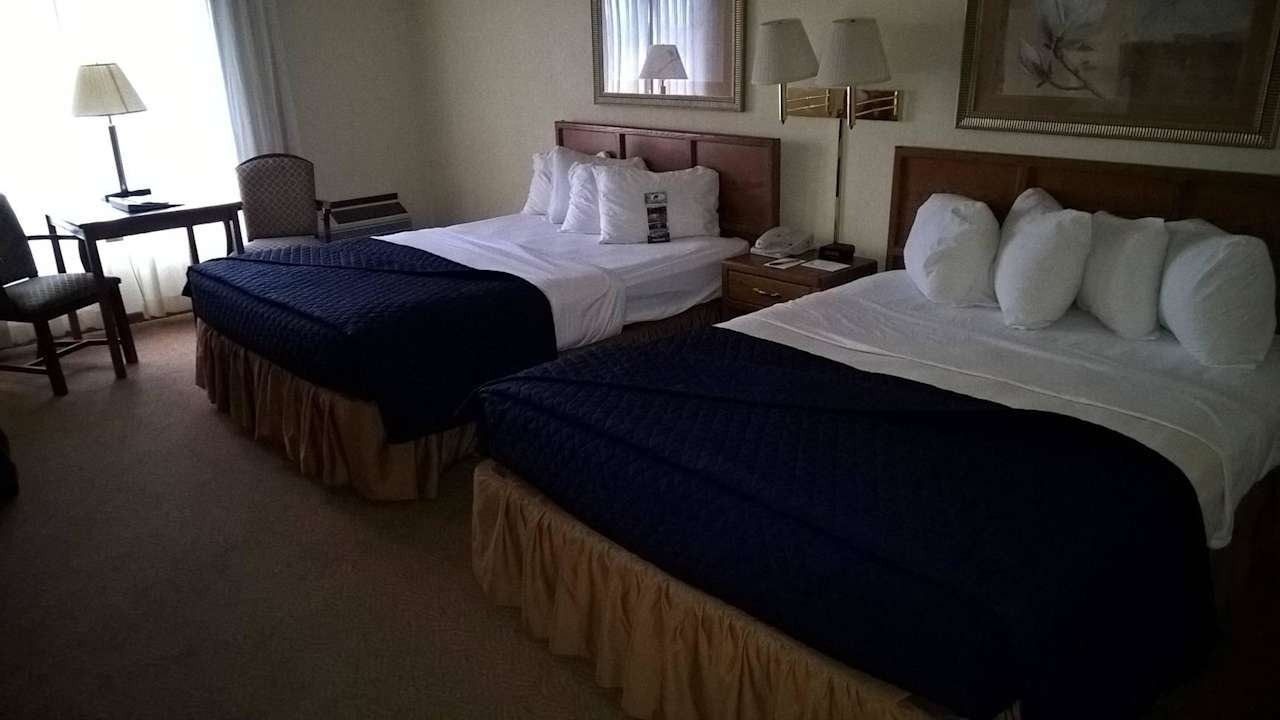 Zimmer vom Eingang her, recht groß Hotel Foothills Inn