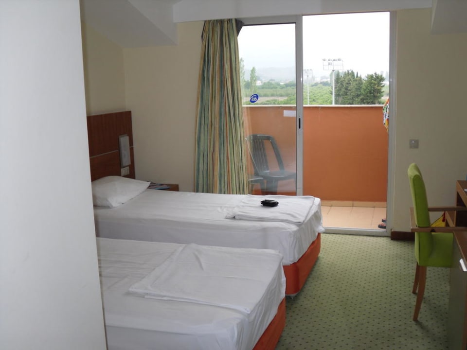 Klein mit Dachschrägen - keine 5 Sterne wert Limak Limra Hotel & Resort