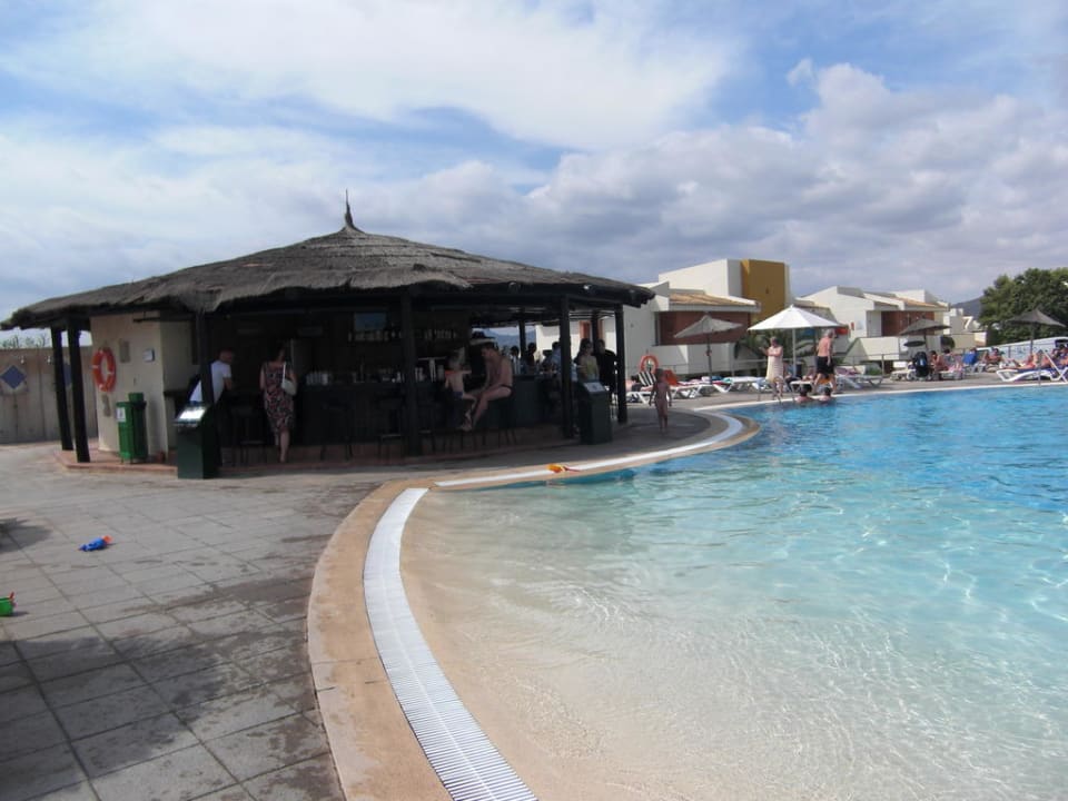 Außenbar am Pool blau punta reina