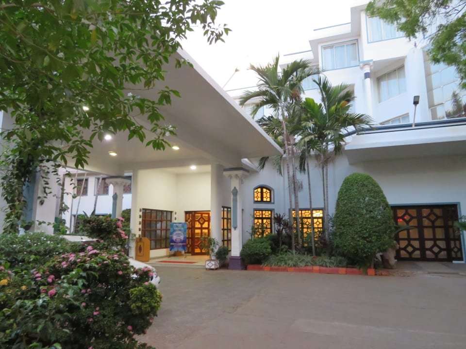 Außenansicht Hotel Sangam
