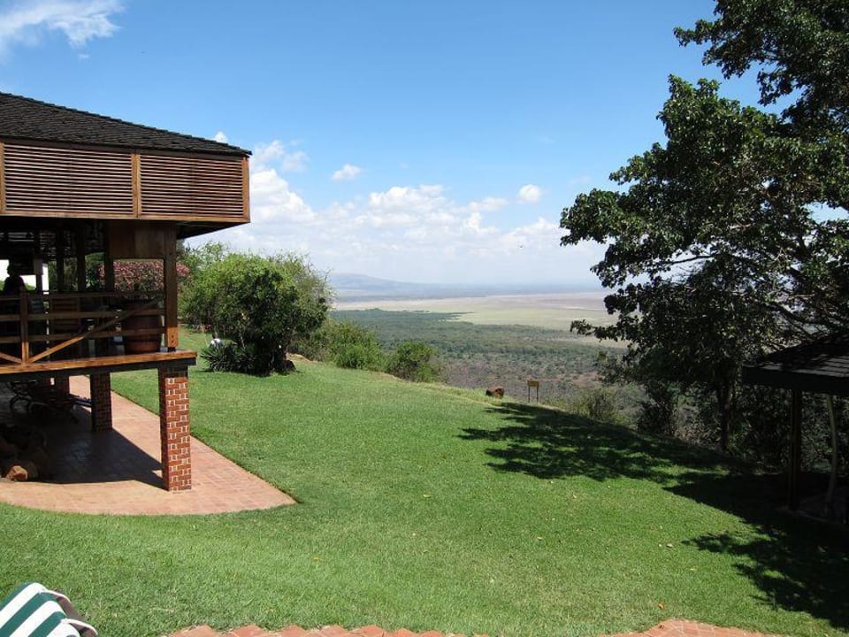 Blick vom Pool auf Lake Manyara Manyara Wildlife Safari Camp