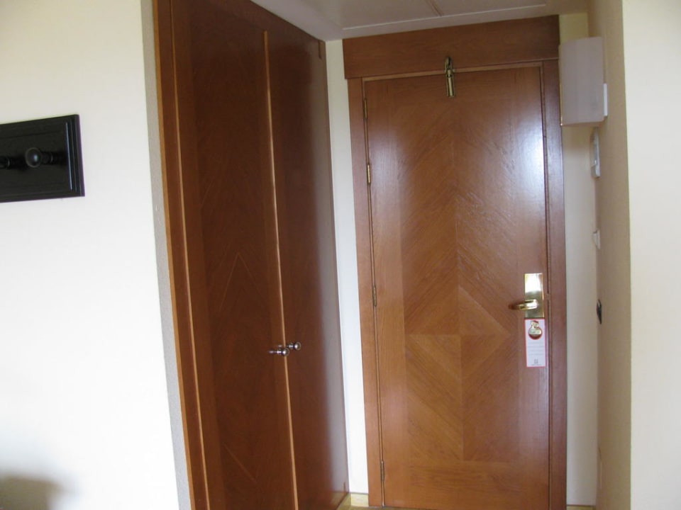 Ausgang und links Schrank Hipotels Hipocampo Palace & Spa