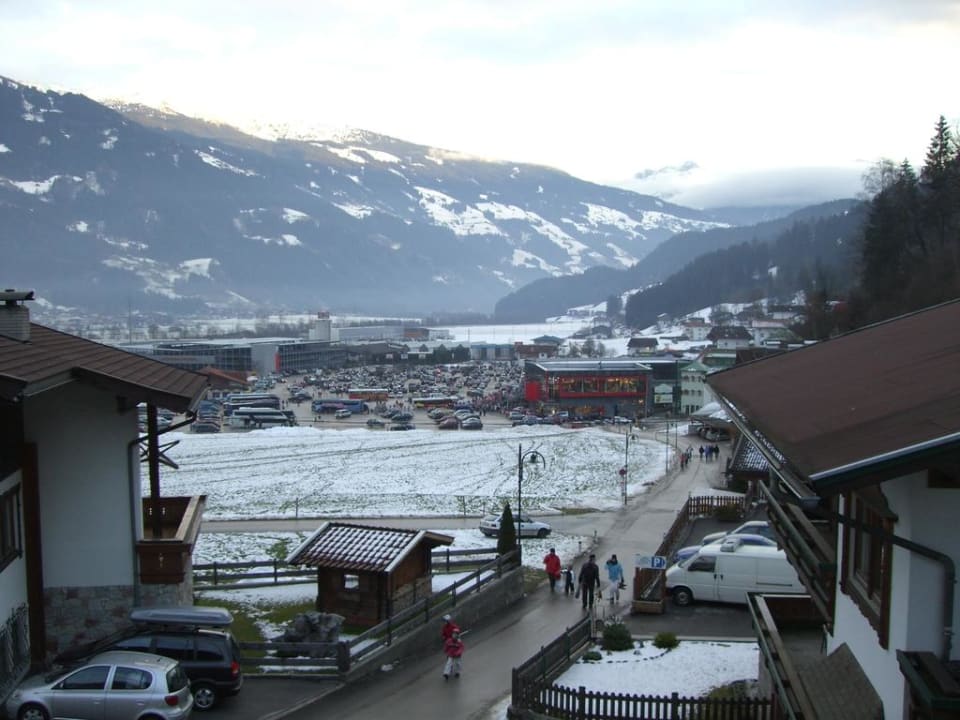 Zimmerausblick zur Talstation Kräuterhotel Hochzillertal