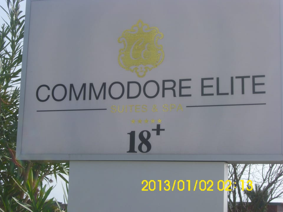 Eingang vom Strand aus  Commodore Elite Suites & Spa - Adults only