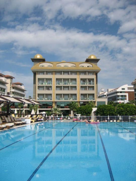 Hotel vom Pool aus Aydinbey Kings Palace & Spa