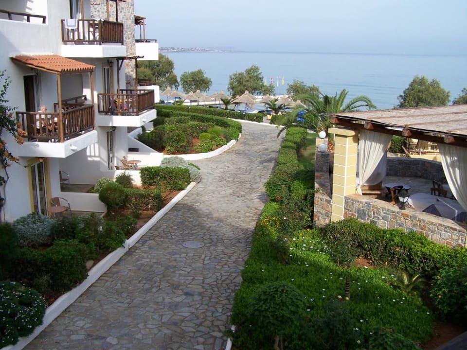 Weg zum Strand Alexander Beach Hotel & Village Resort