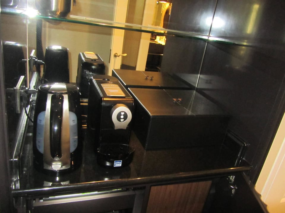 Station im Zimmerflur Four Seasons Hotel Baku
