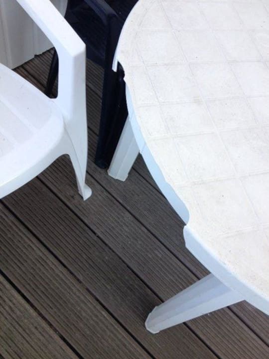 Balkontisch: Rand ausgebrochen Villa Fernsicht