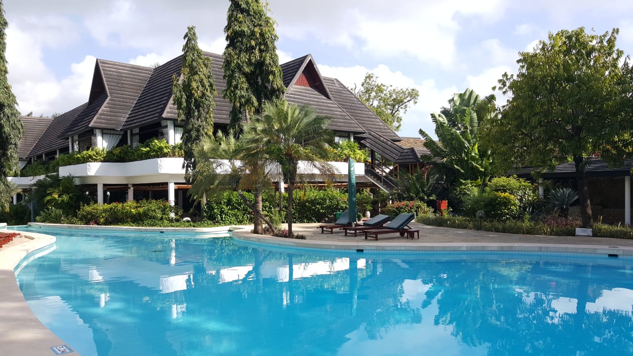 Pool Hotel Traveller's Club