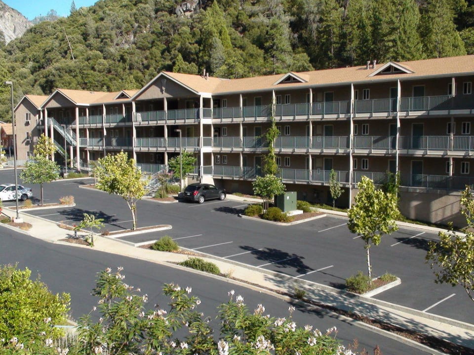Aussenansicht im Hof des Motels Hotel Yosemite View Lodge