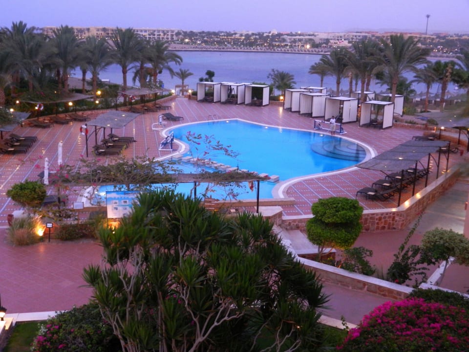 Bei Dämmerung Steigenberger Coraya Beach - Adults only