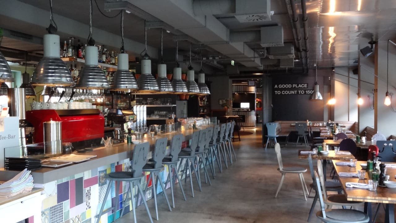 Ein Teil des Restaurants mit Frühstücksbereich 25hours Hotel Wien beim MuseumsQuartier