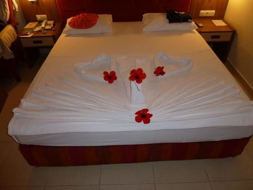 Verziertes Bett TUI BLUE Palm Garden