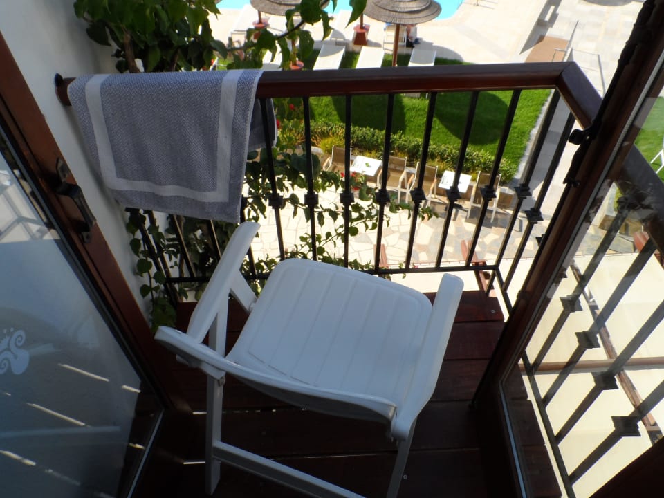 Winziger Balkon von "Doppelzimmer" 218 Alianthos Garden Hotel