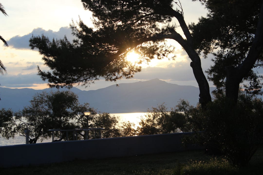 Ausblick Mausoleum zum Festland Waterman Svpetrvs  Resort