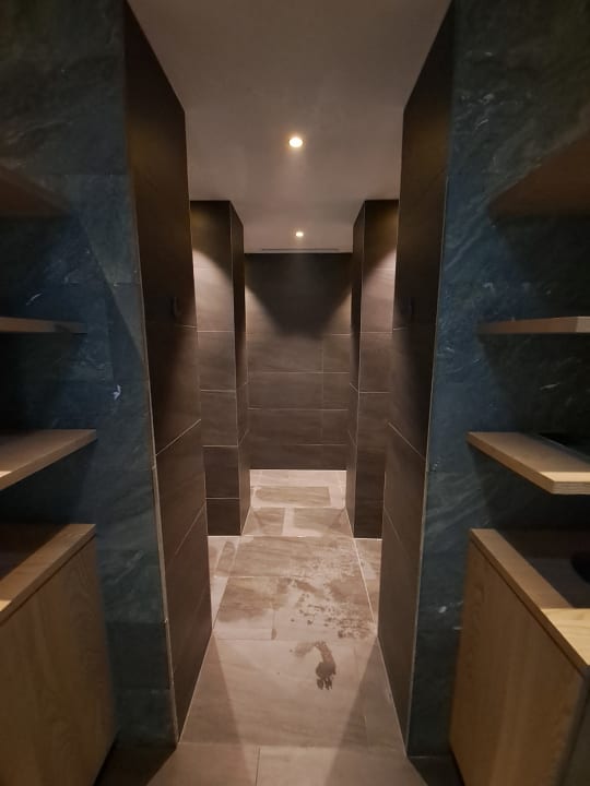 Pool ALMGUT Mountain Wellness Hotel