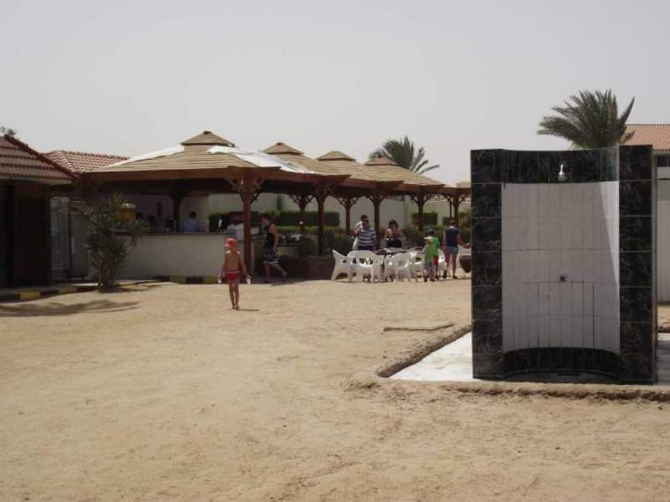 Duschen und Strandbar Pickalbatros Alf Leila Wa Leila Resort - Neverland Hurghada