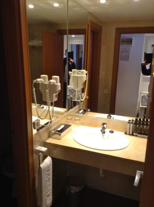 Unrenoviertes Bad in "neuen" Zimmern Melia Palma Marina