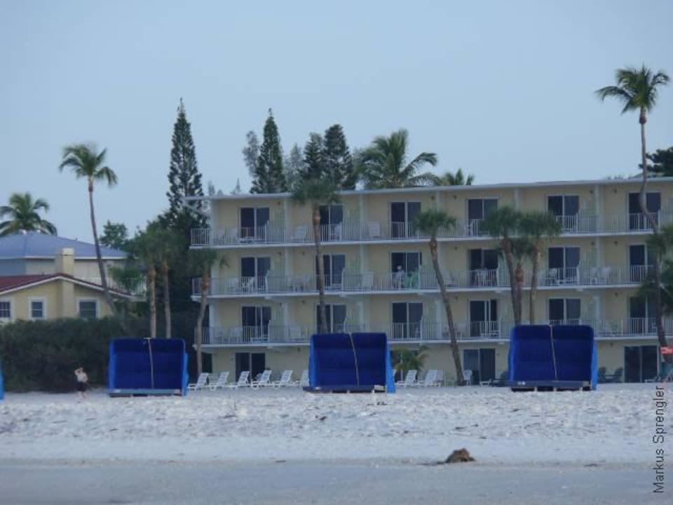 Cabanas & Haus mit Beach Front Zimmern Hotel Outrigger Beach Resort